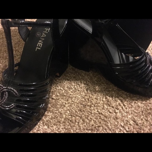 Channel CC
 Women's Black Patent Leather T-strap - Picture 5 of 5